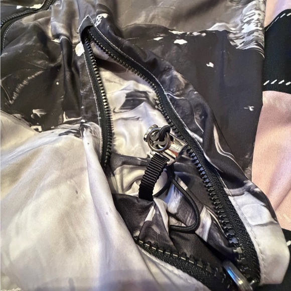 LuluLemon windbreaker Black and White Hooded - Picture 4 of 10